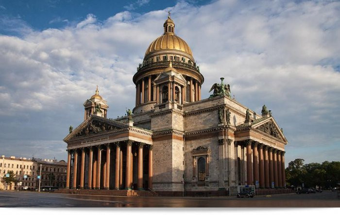 Пострадал во времена Великой Отечественной войны.