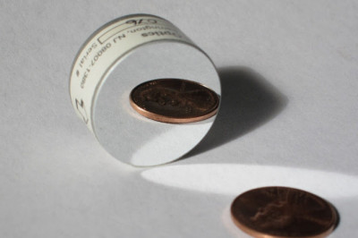 Почему зеркало отражает