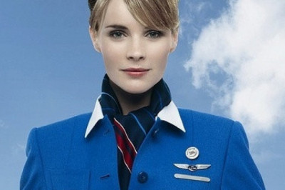 Руки за спиной – что скрывают стюардессы?  