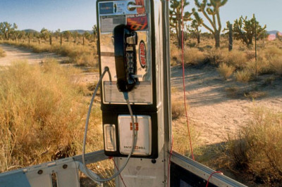 Самая одинокая телефонная будка в мире