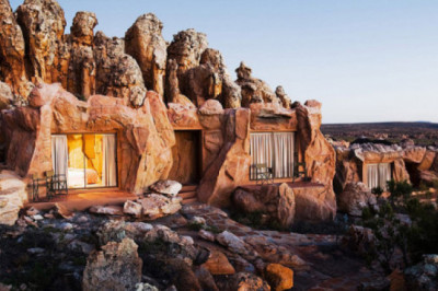 Отель в скале.