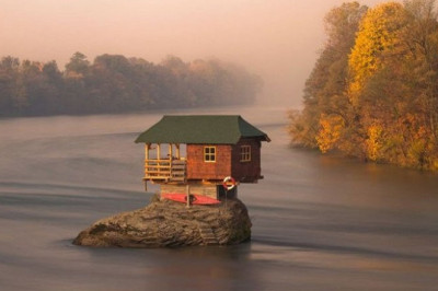 Река Дрина и дом. 