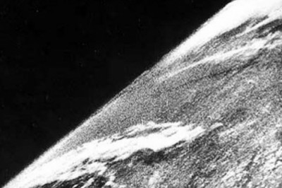 Первая фотография Земли из космоса