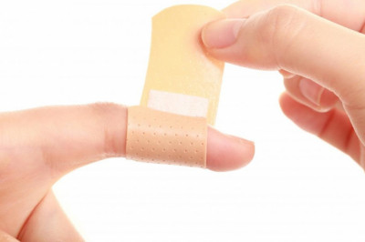 Почему бумажный порез так сильно болит?