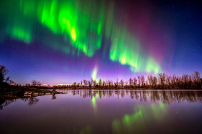 Как образуется северное сияние?
