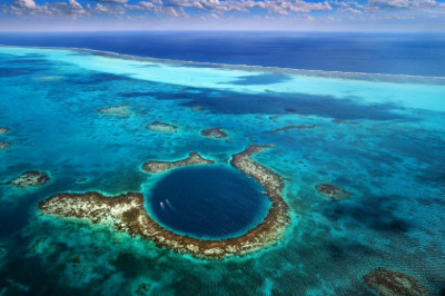 От чего зависит цвет океана?