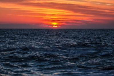 Почему Черное море называется черным?