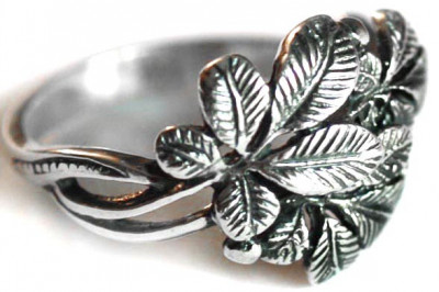 Почему серебро чернеет?