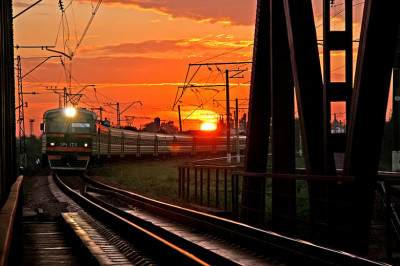 Почему стучат колеса поезда?