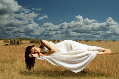 Почему человек вздрагивает во сне?