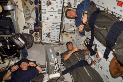 Как можно спать в состоянии невесомости?