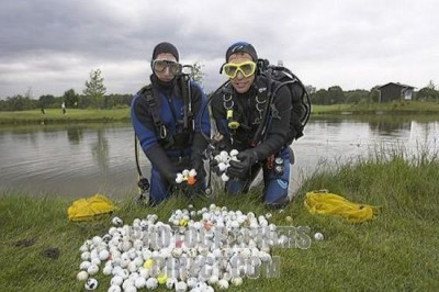 Что за профессия такая- ныряльщик за шариками из-под гольфа?!