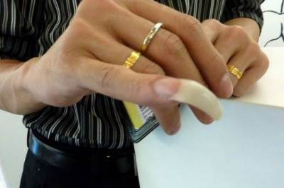 Для чего некоторые отращивают ноготь на мизинце?