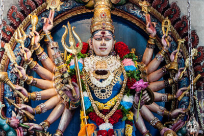 Зачем индийским богам много рук?
