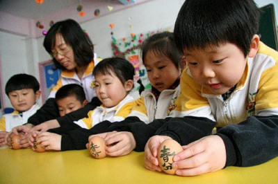  Как отмечают Праздник умных яиц?