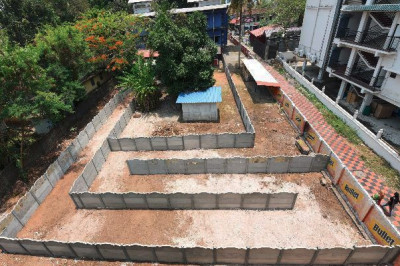  Для чего хозяин сделал перед баром лабиринт?