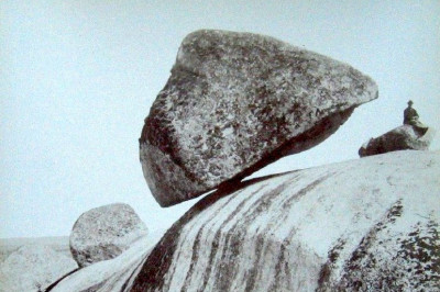 Камень против законов физики