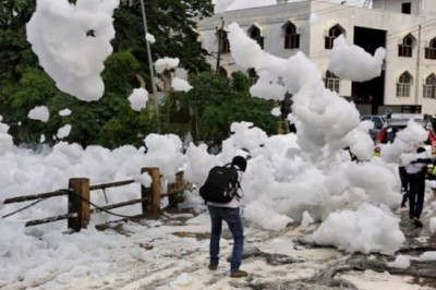 Город, тонущий в пене