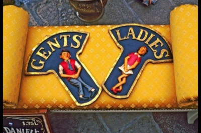 Самые интересные туалетные таблички