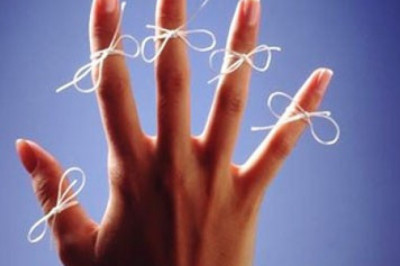 Почему нельзя  обдирать заусенцы и ковырять облезший лак на ногтях?