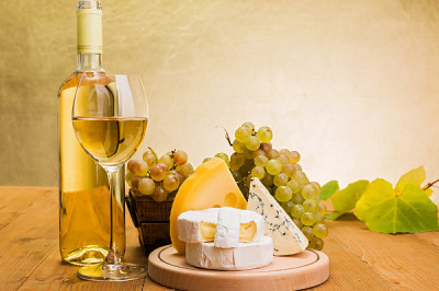 Белое вино разрушает эмаль зуба?