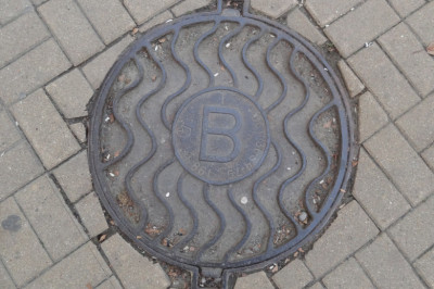 Почему люки для канализаций делают круглыми? 