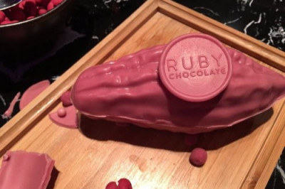 Выпущен розовый шоколад 