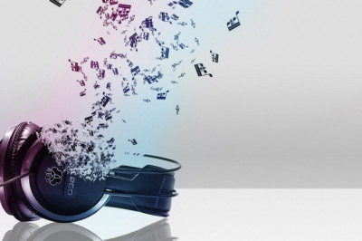 Как правильно слушать музыку через наушники?