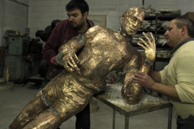 Правдоподобная статуя Стива Джобса