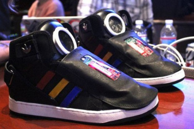 С говорящей обувью будет не скучно