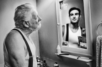 Почему человек стареет?