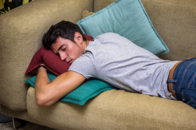 Почему спать на животе вредно?