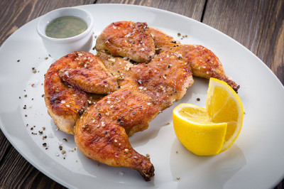  Что общего между цыпленком табака и табачными изделиями?