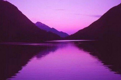 Что символизирует фиолетовый цвет?