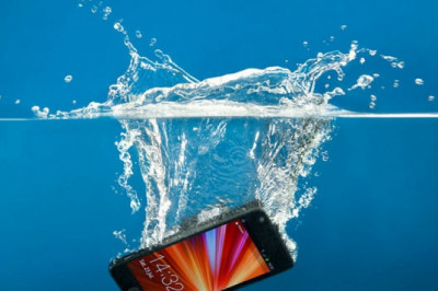 Что делать, если мобильный телефон оказался во власти воды?