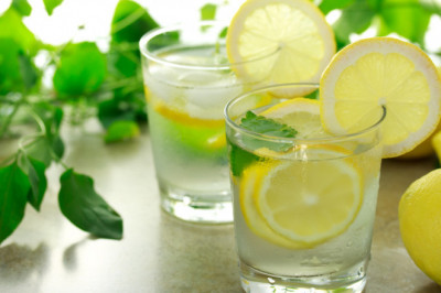 Чем полезна вода с лимоном и медом натощак?