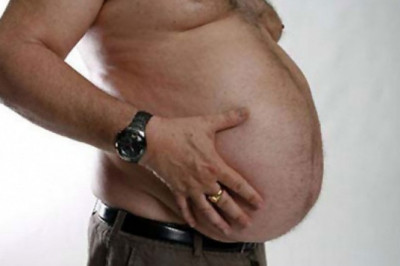 Почему у некоторых  растет живот?