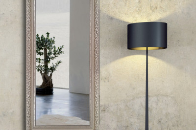 Можно ли вешать зеркало напротив входных дверей ?