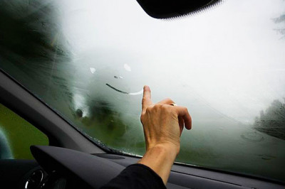 Отчего у выпившего водителя  запотевают стекла в автомобиле?