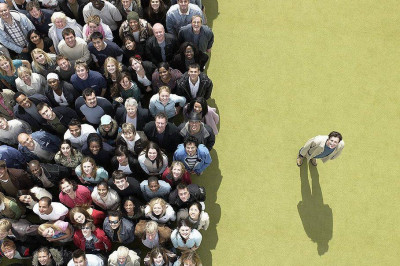 Почему многие следуют за большинством?