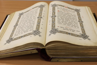 Отчего Евангелие было  написано на греческом а не на древнееврейском языке?