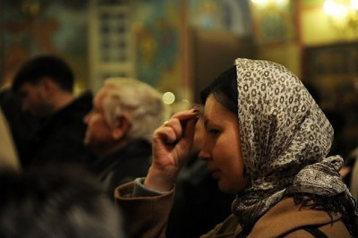 Отчего православные крестятся справа налево, а католики слева направо?