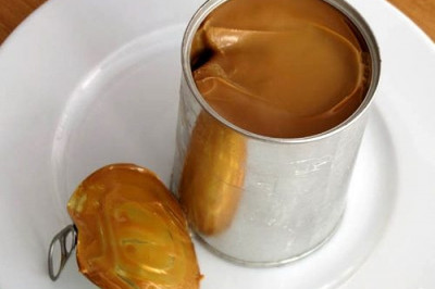 Отчего сгущенное молоко коричневеет от варки?