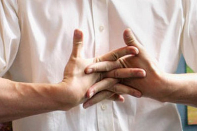 Так ли вредно хрустеть костяшками?