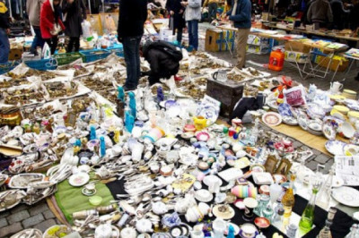 Отчего блошиный рынок так называется?