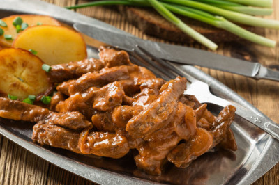 Кем был придуман бефстроганов?