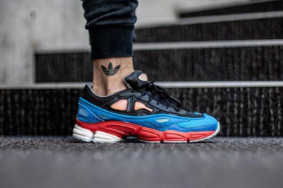 Кем подарены миру кроссовки?