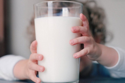 Почему полезно выпивать кисломолочный напиток перед сном?