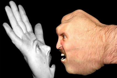 5 вежливых фраз,  способных разоружить грубияна