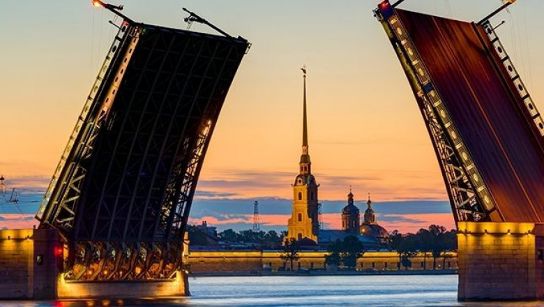 Почему Петр I не желал строить мосты в Санкт-Петербурге?